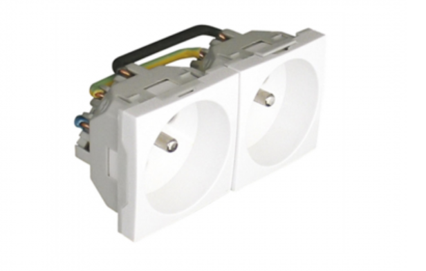 Prise double de courant protection 4 modules blanc pour goulottes EFAPEL 
