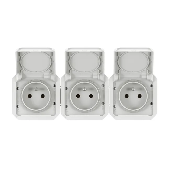 Triple prise de courant précâblée 3x2P+T horizontale étanche Plexo 16A 250V IP55 3 postes blanc LEGRAND 069644L