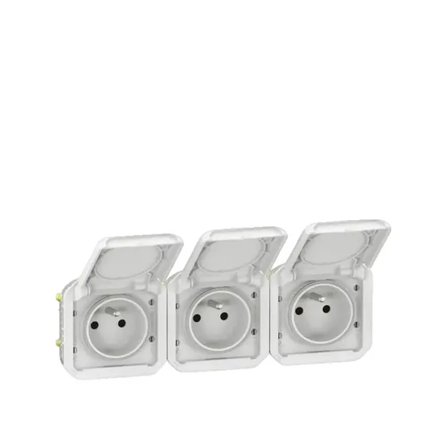 Triple prise de courant précâblée 3x2P+T horizontale étanche Plexo 16A 250V IP55 3 postes blanc LEGRAND 069644L 2
